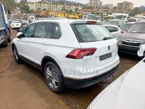 Photo - Volkswagen Tiguan 2.0T S AWD 4MOTION 2018 Off white