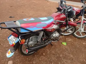 TVS HLX 125 2022 Red