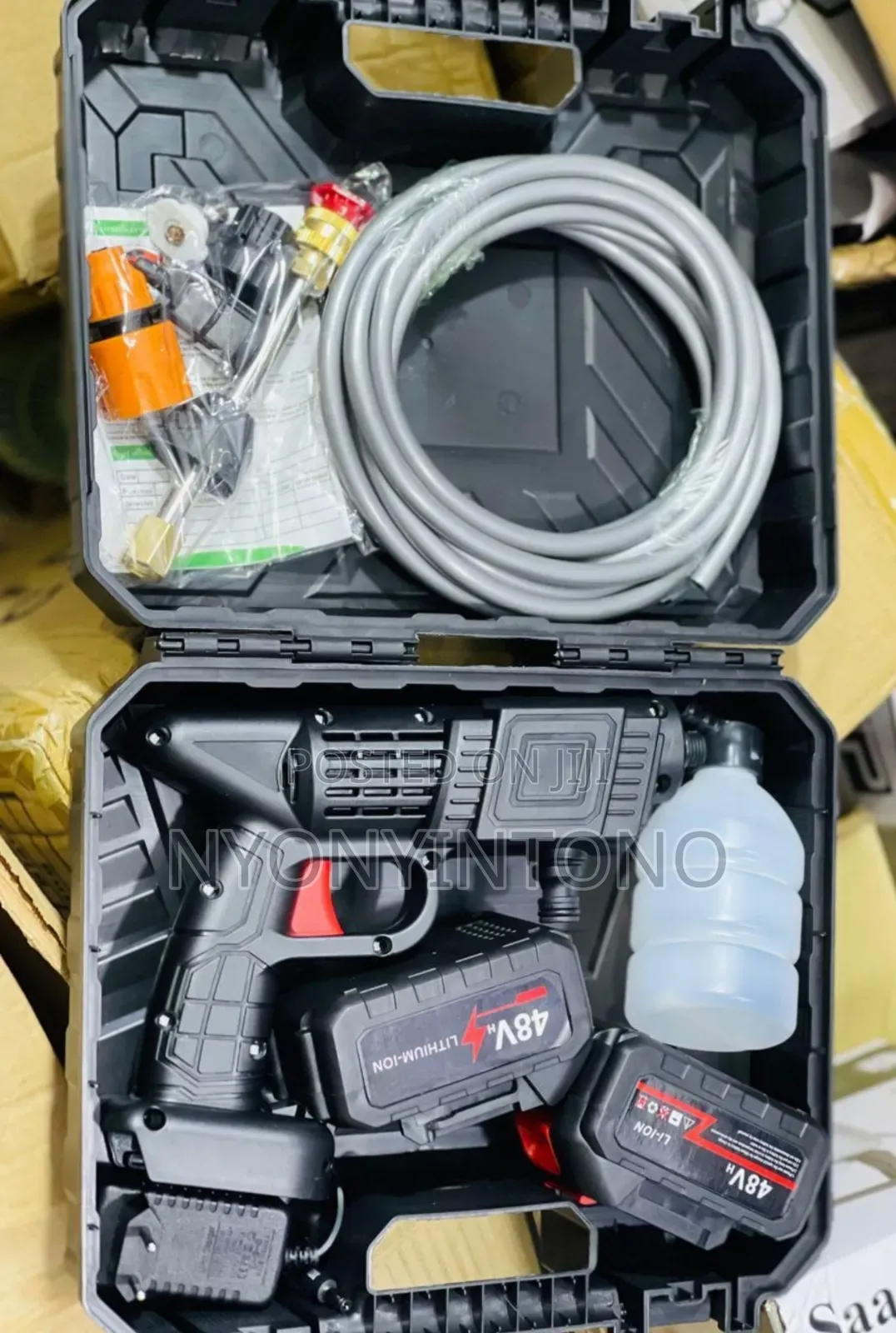 Rechargeable Pressure Car Washer With 2 Batteries