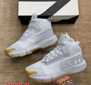 Photo - Classic Men Under Armour Vibrum Sole Hiking Boots in Stock