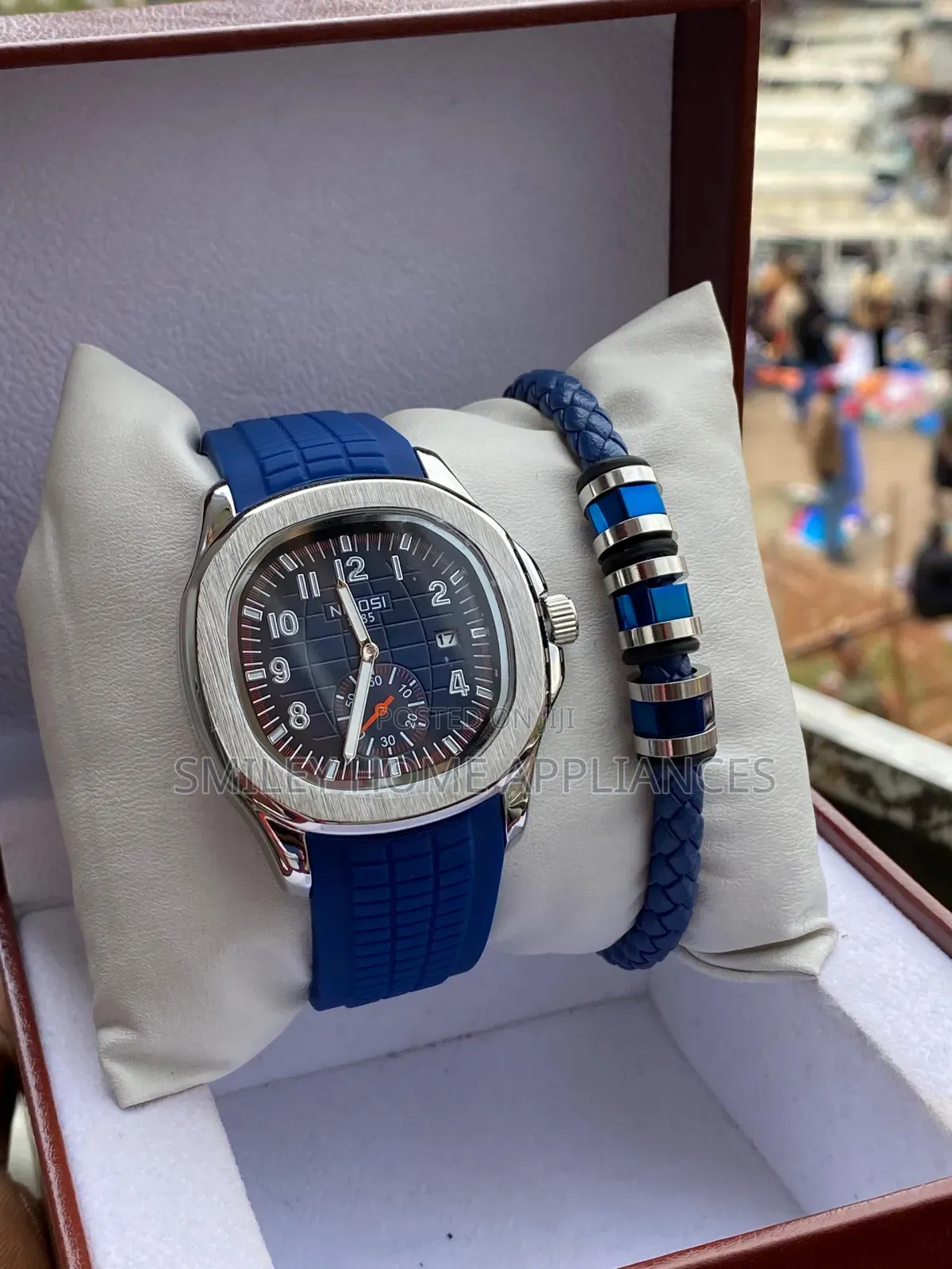 Nibosi Men's Classic Analog Wrist Time Piece With a Bracelet