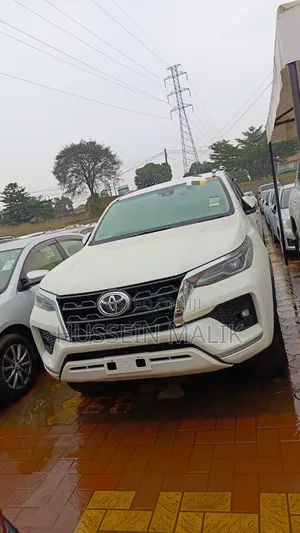 Photo - Toyota Fortuner 2.8 D AWD 2018 Ivory