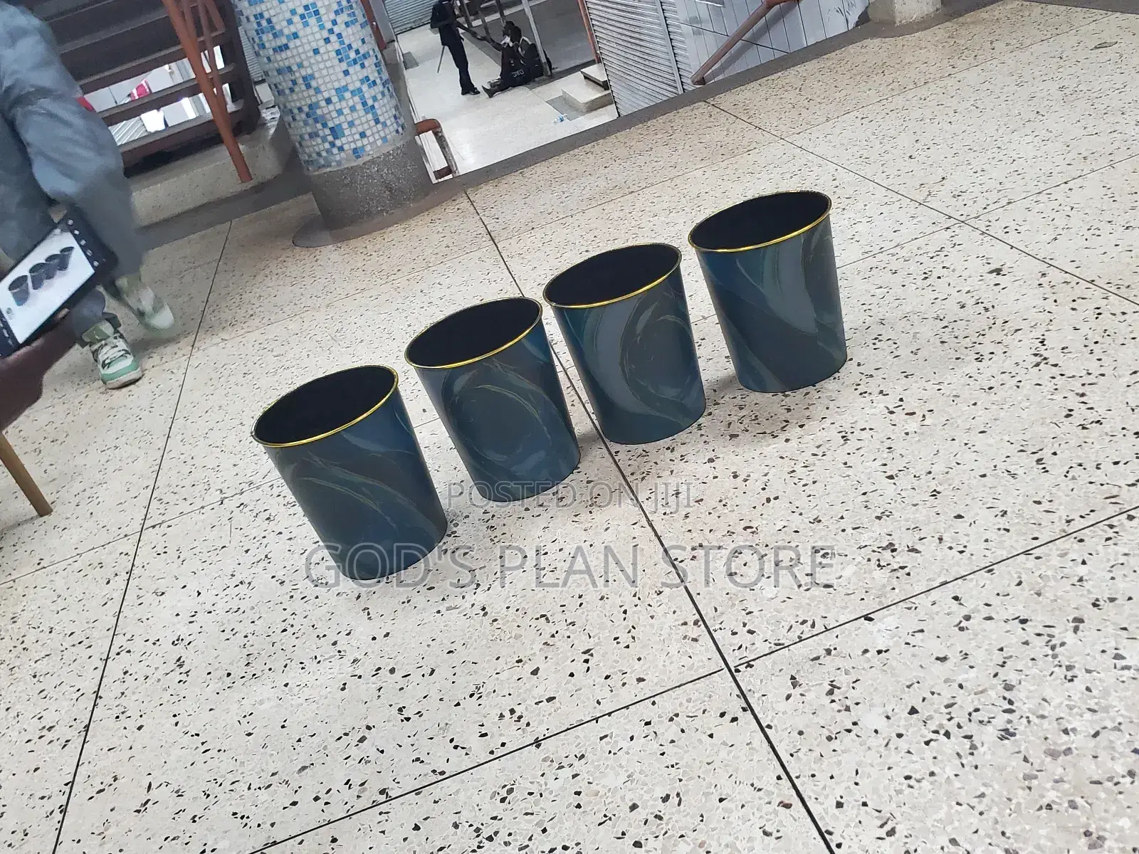 Kitchen/Office/Home Outdoor Plastic Dust Bins