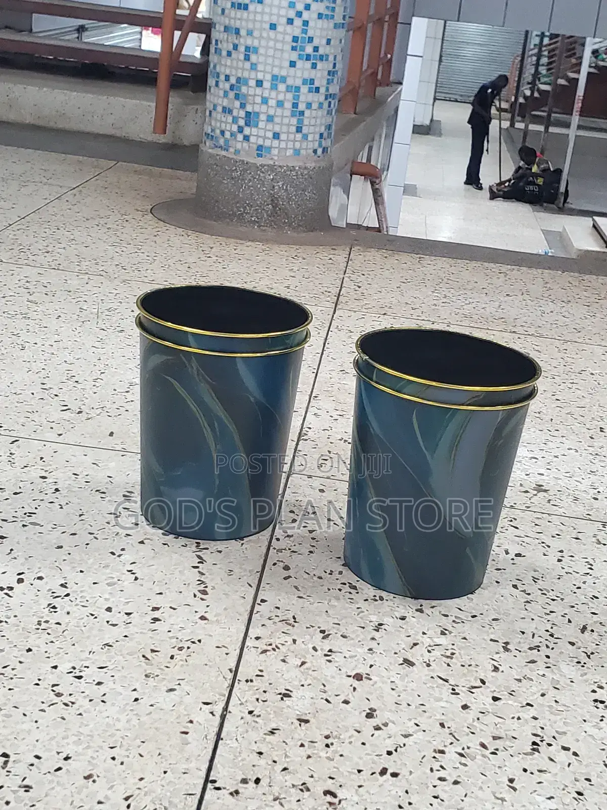 Kitchen/Office/Home Outdoor Plastic Dust Bins