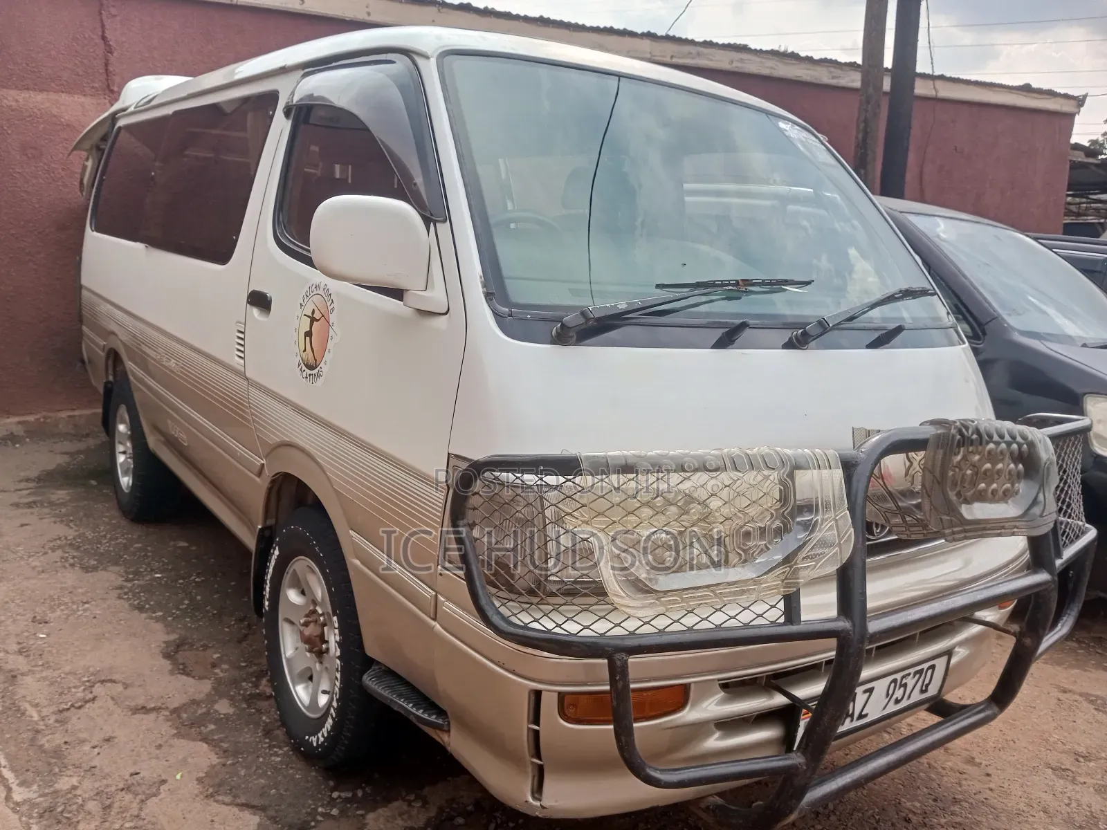 Toyota HiAce 2000 Beige