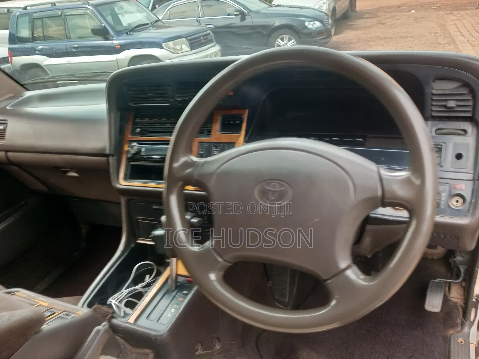 Toyota HiAce 2000 Beige