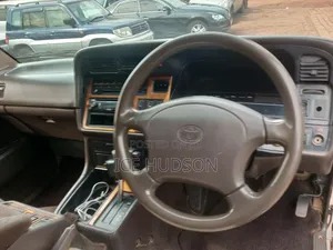 Toyota HiAce 2000 Beige