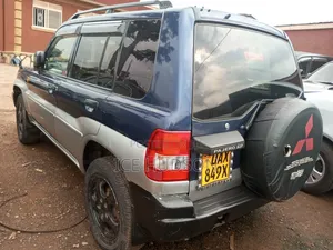 Mitsubishi Pajero IO 2000 Blue