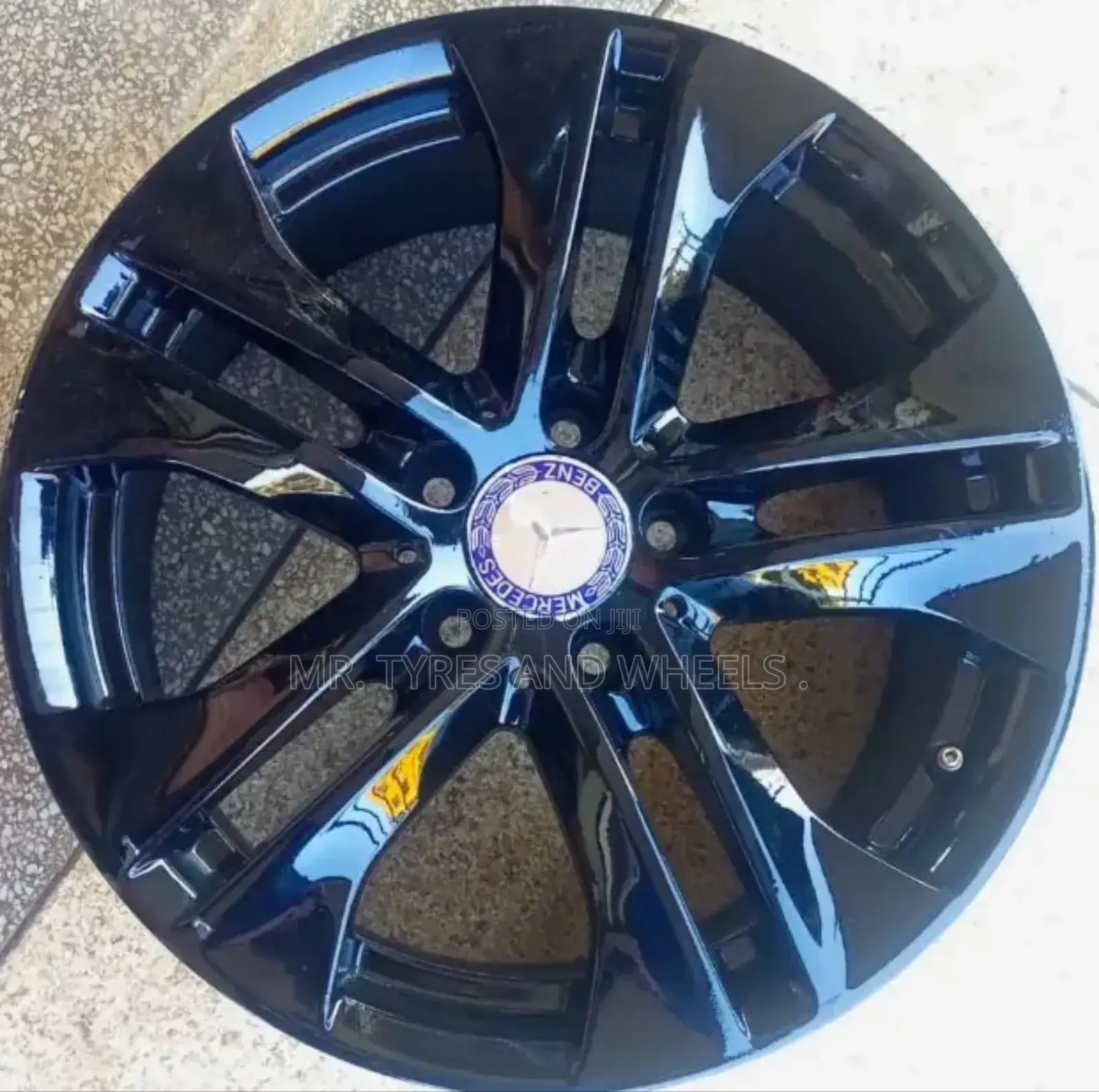 Its Shining Bt Its in Black Color Its Size 17 Benz.