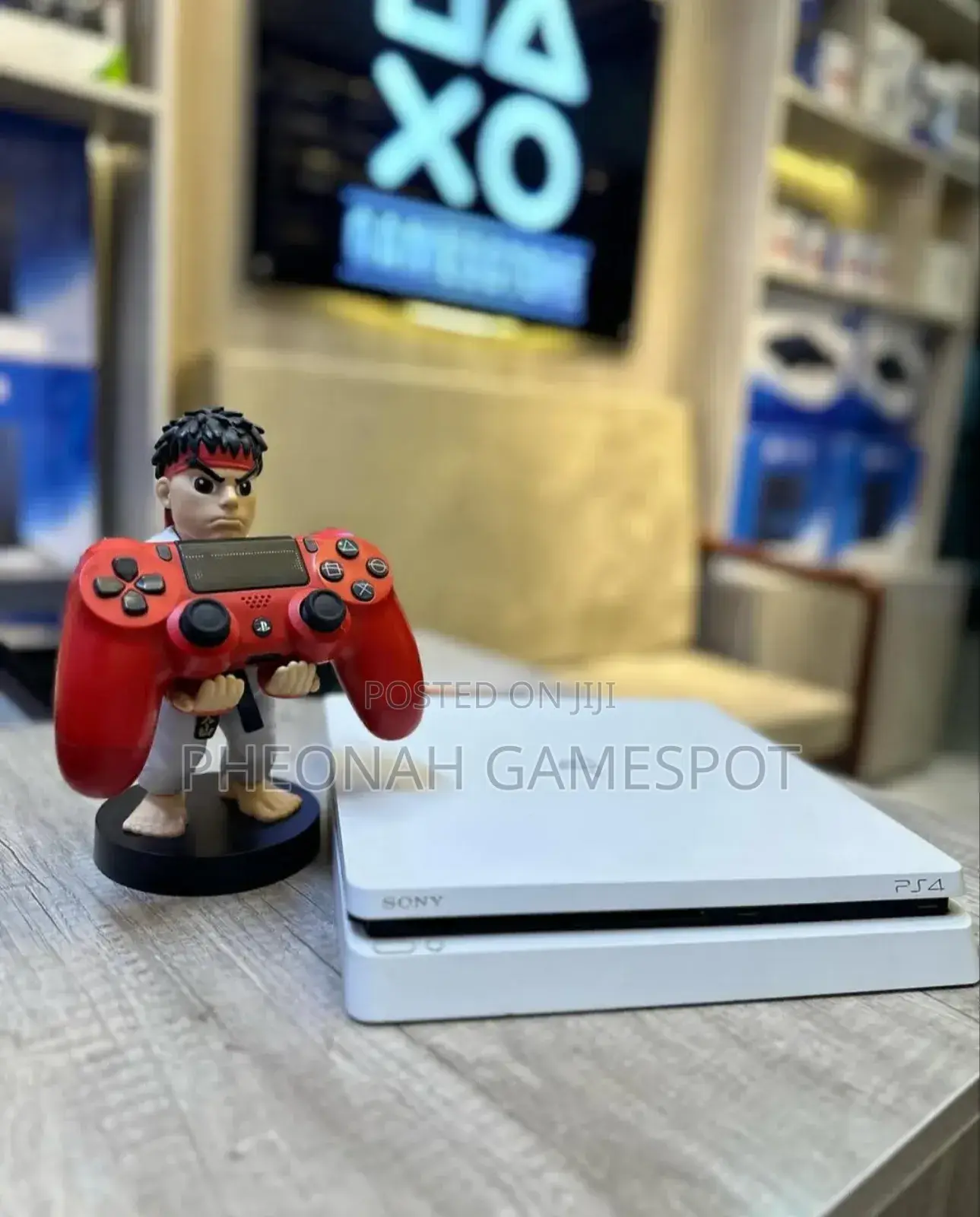 Ps4 Slim. Chipped, 500 Gb , 2 Controllers and 18 Games