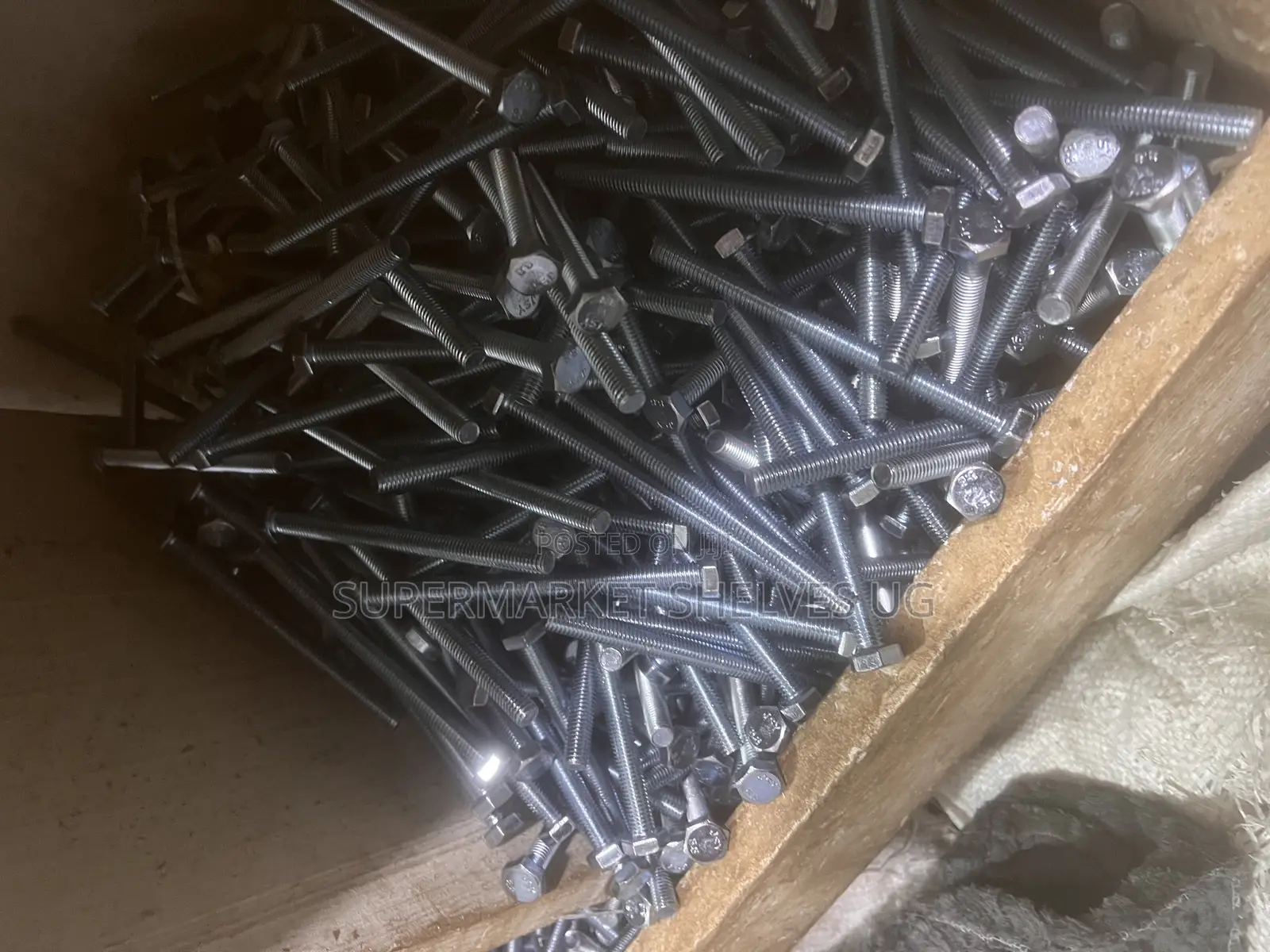 Screws and Bolts in All Size and Type 15kper Kg