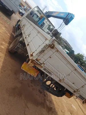 Isuzu Manlift Truck