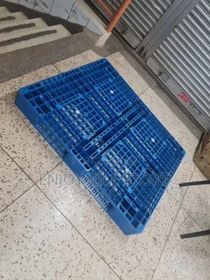 Heavy-Duty Plastic Pallets 130 by 110cm
