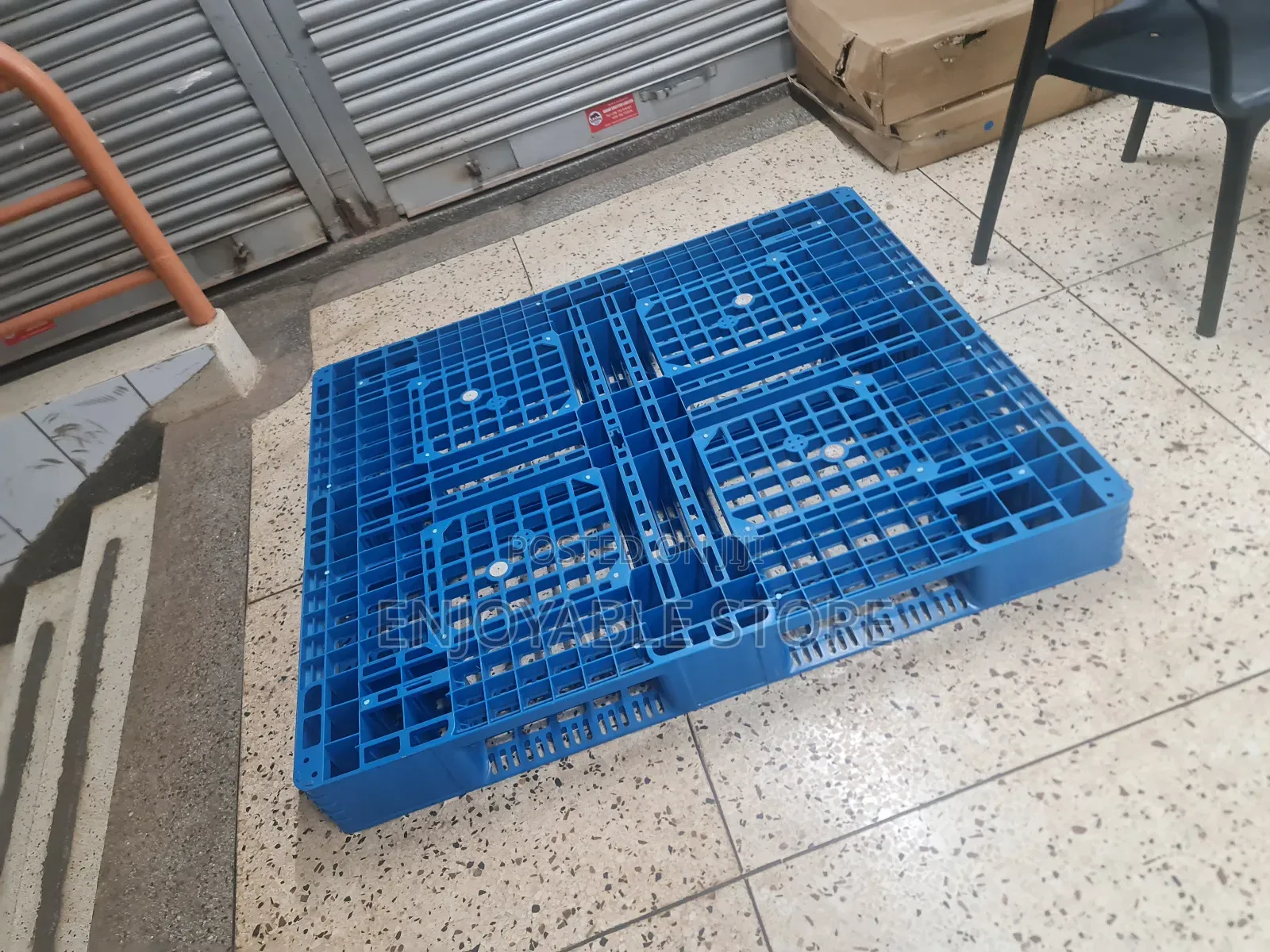 Heavy-Duty Plastic Pallets 130 by 110cm