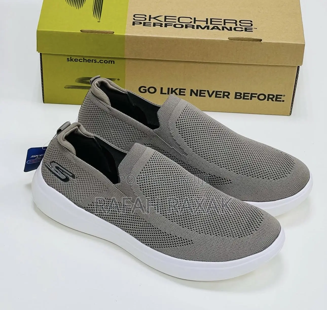Original Unisex Skechers Slip On Light Sneakers