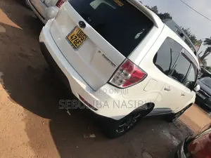 Photo - Subaru Forester 2009 White