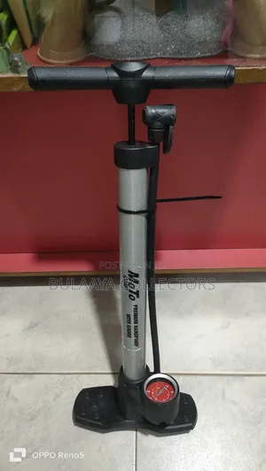 Uk Used Moto-Quip Premium Hand Pump With a Gauge.