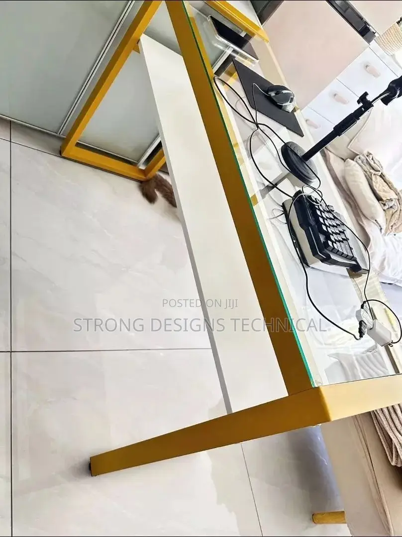 Manicure Table/ Nail Table