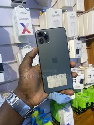 Photo - Apple iPhone 11 Pro Max 64 GB Green