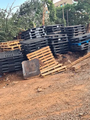 Photo - Plastic Pallets