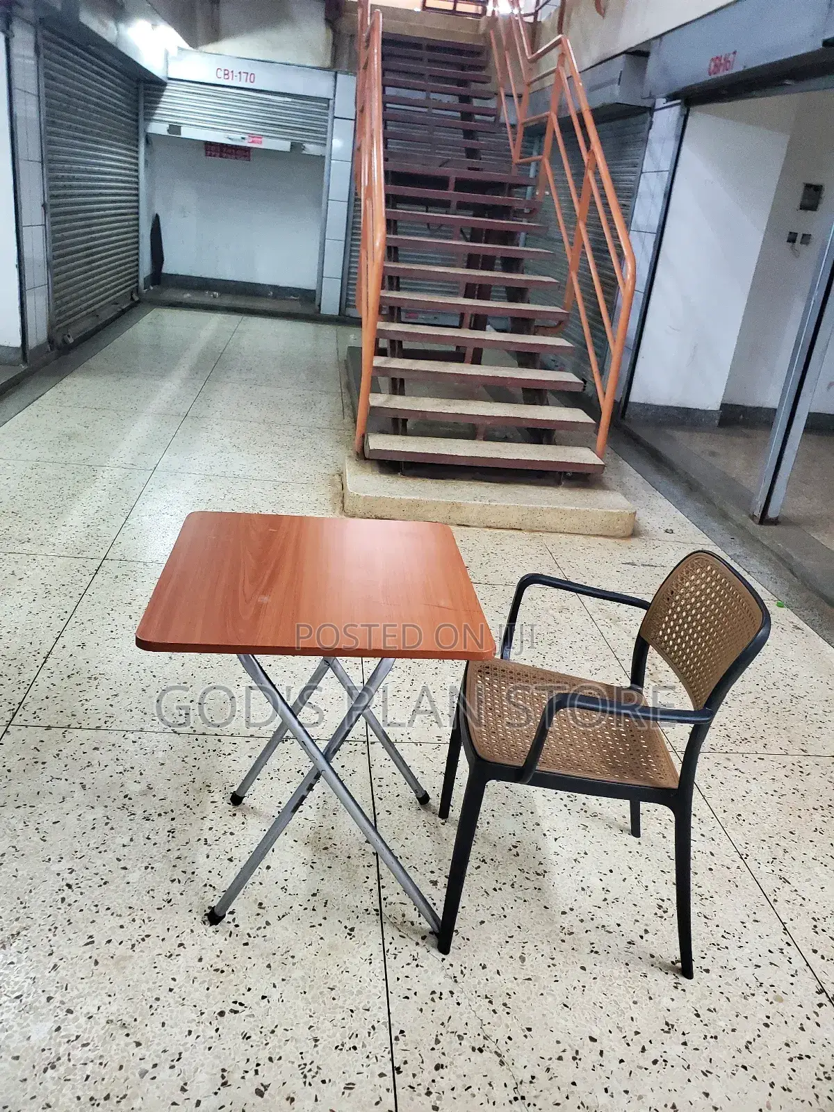 Wooden Foldable Table and Plastic Chairs (Reading)