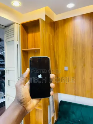New Apple iPhone 11 64 GB Black