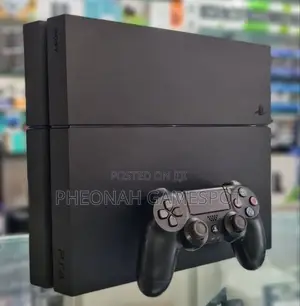Chipped Playstation 4 Standard Ps4 Full Set. With 13 Games