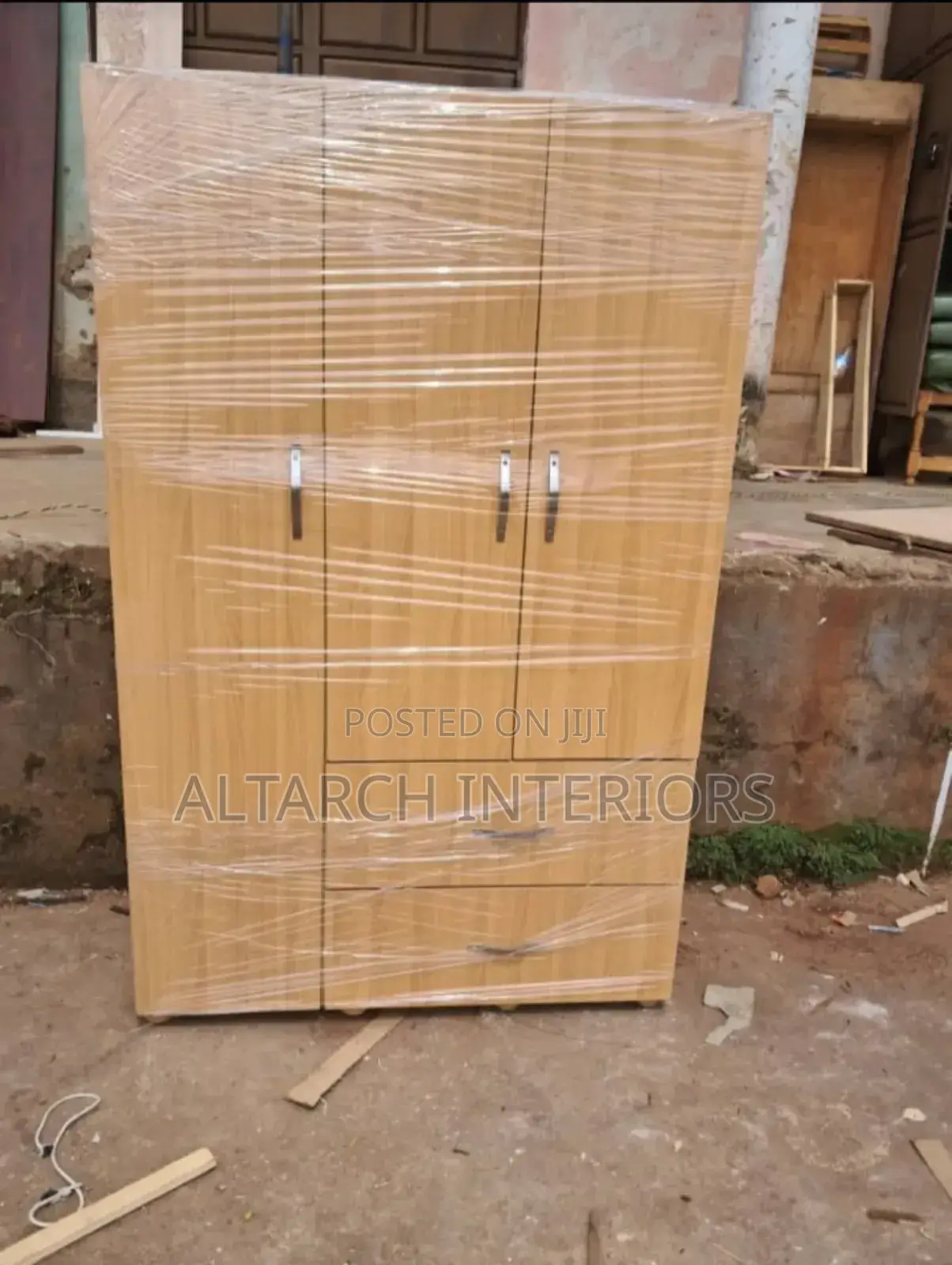 4 Ft Wardrobe With 2 Drawers and Shatters