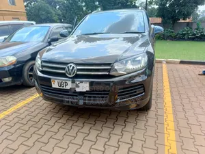 Photo - Volkswagen Touareg V6 Executive 4dr SUV AWD (3.6L 6cyl 8A) 2014 Black