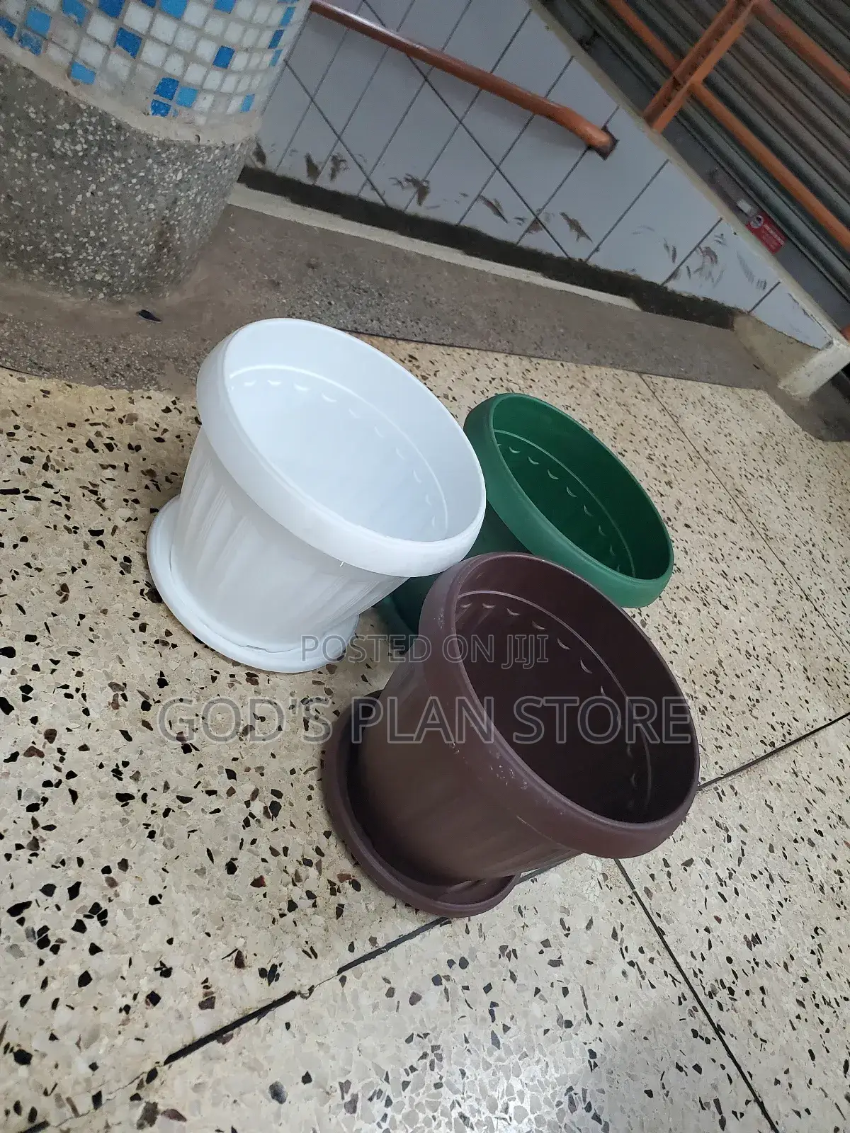 M Size Plastic Flower Pots Flower Pots