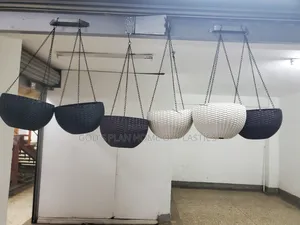 Photo - Decorative Plastic Hanging Pots Hanging Flower Pots