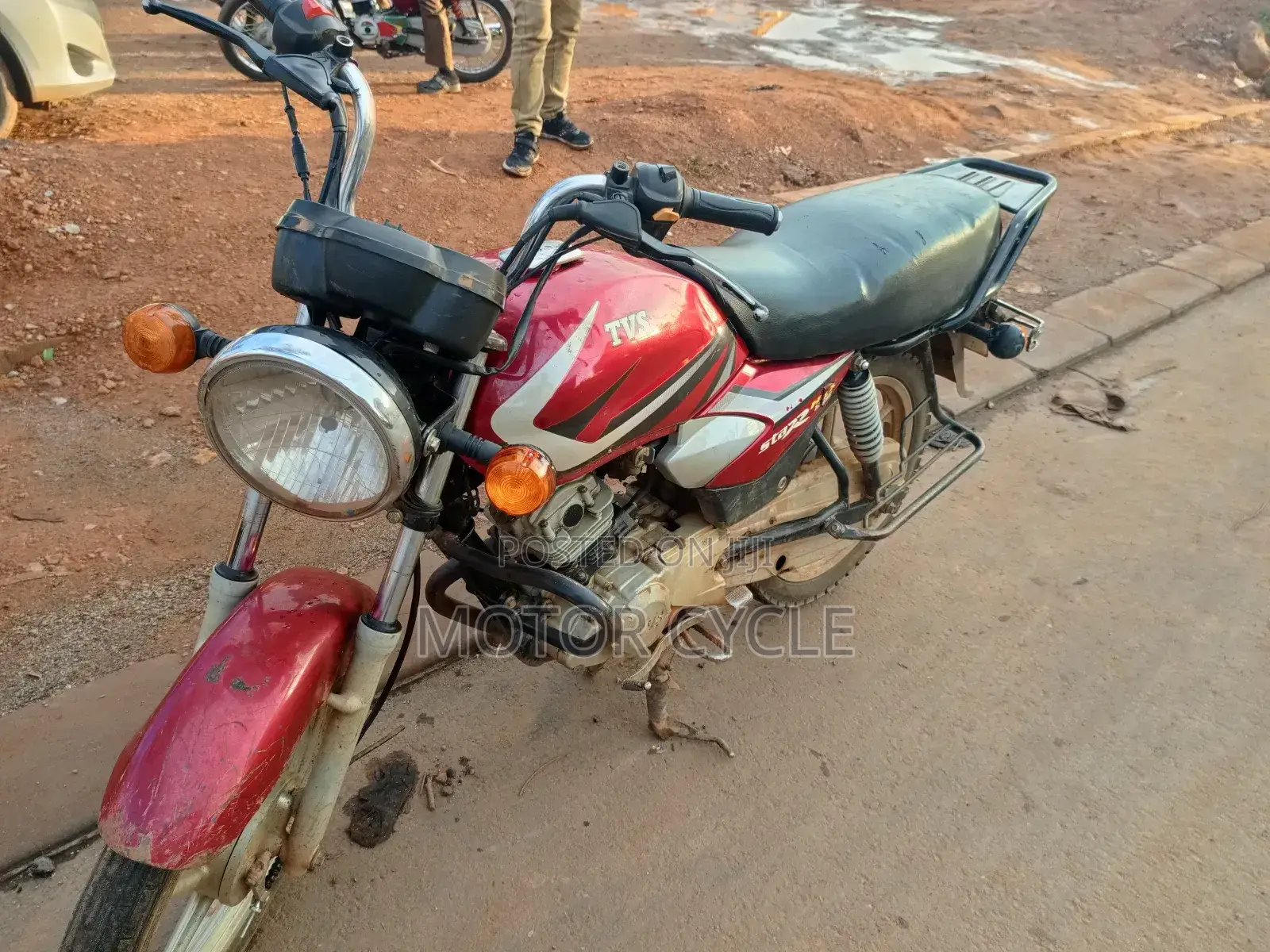 TVS HLX 125 2025 Red