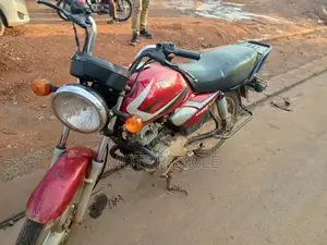 TVS HLX 125 2025 Red