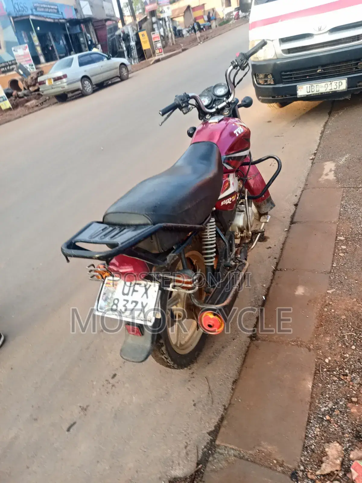 TVS HLX 125 2025 Red