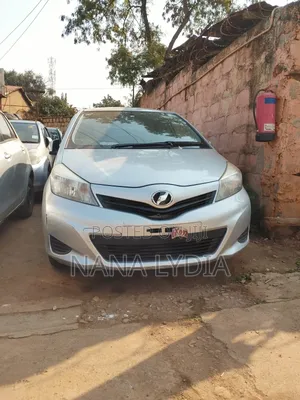 Toyota Vitz 2011 Silver