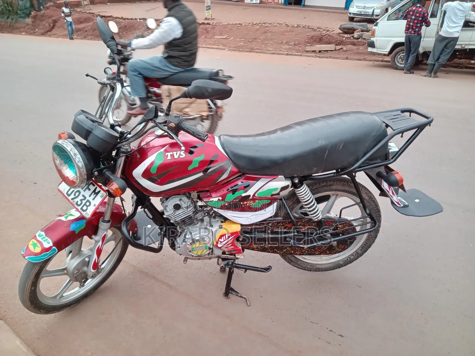 TVS HLX 125 2024 Red