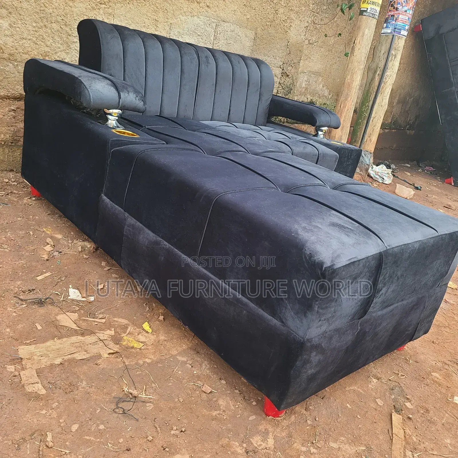 Min L Sofas for Sale in Black Color