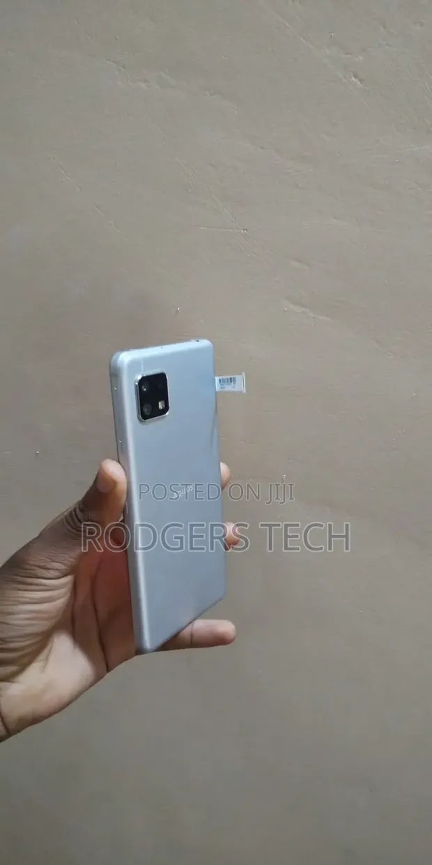 Sharp Aquos sense5G 64 GB Silver in Central Division