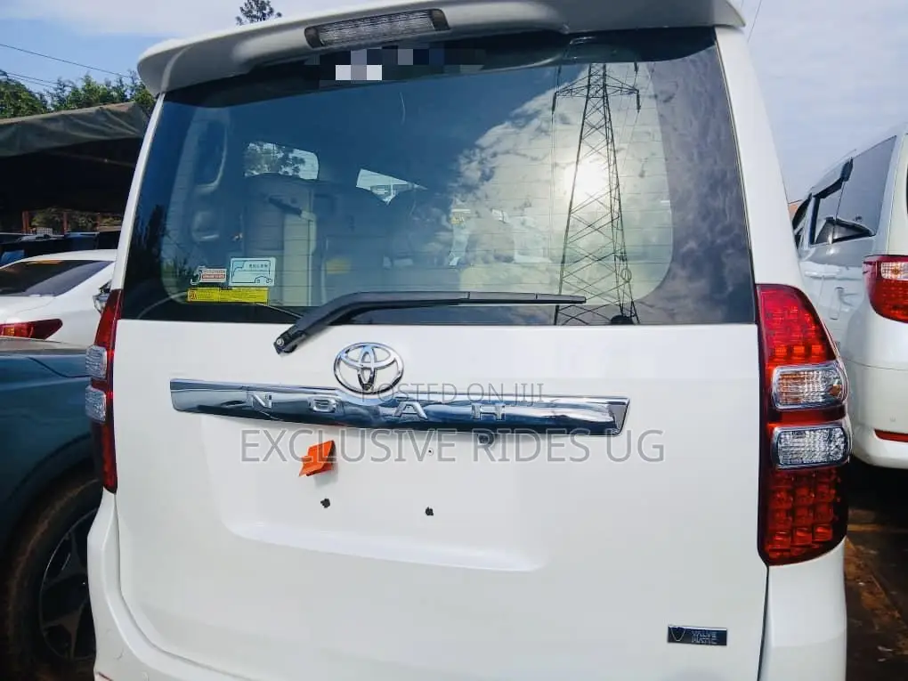 Toyota Noah 2013 White