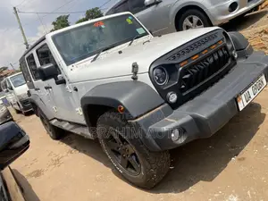 Photo - Jeep Wrangler 2017 White