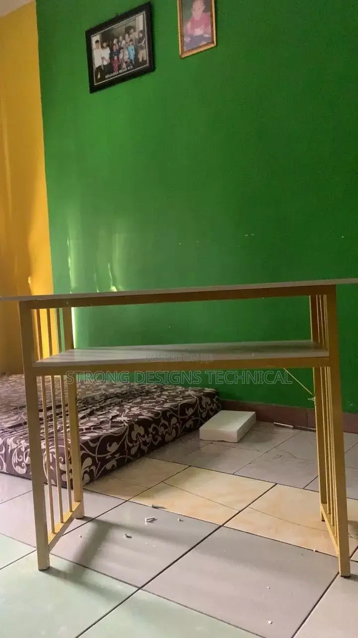 Manicure / Nail Salon Table