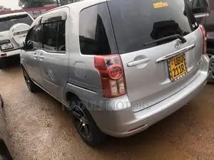 Toyota Raum 2011 Silver