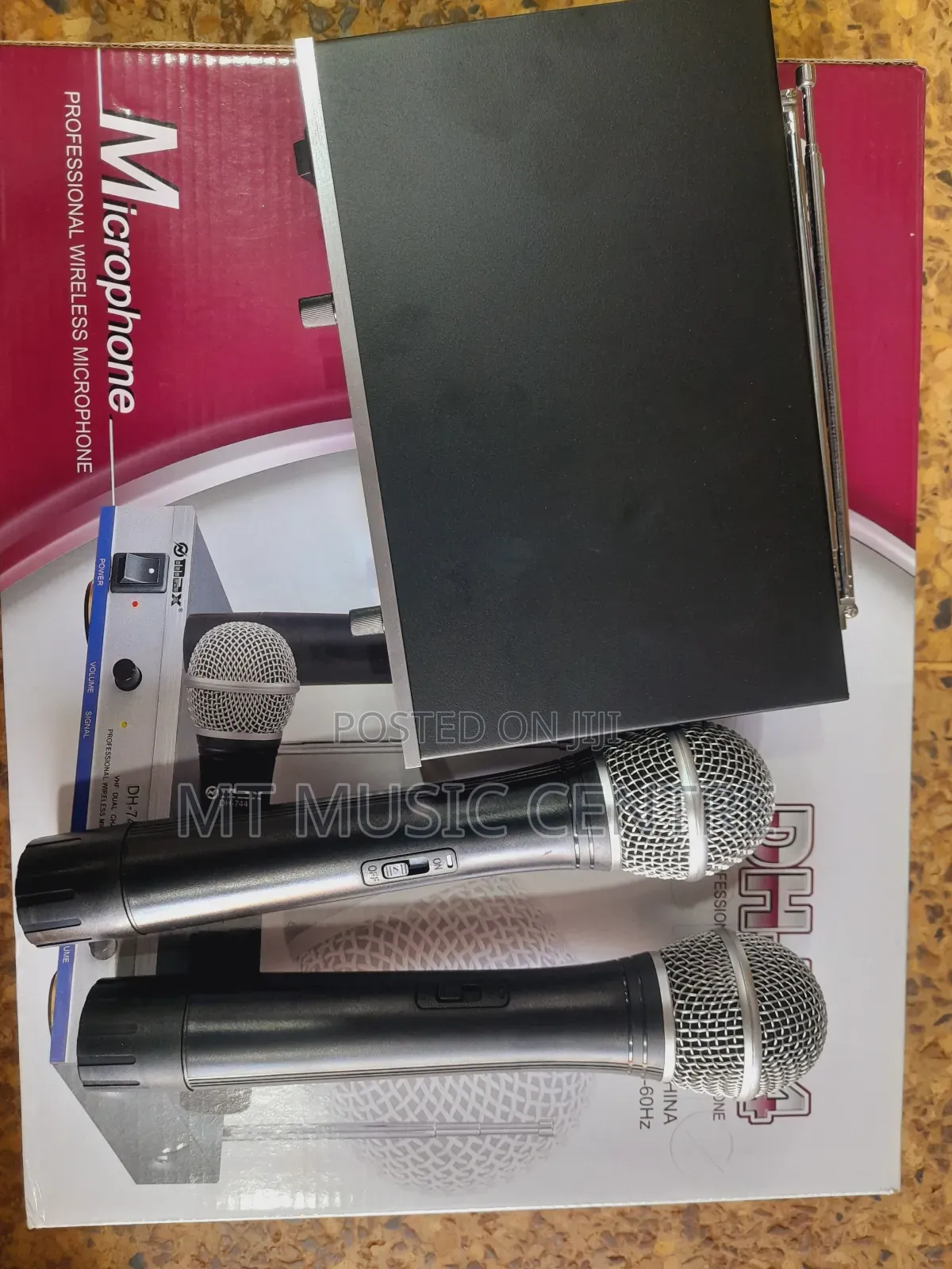 Max Dh-744 Professional Wireless Microphones