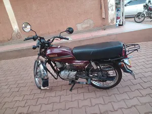 Yamaha Crux 2023 Red