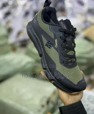 Men’S Black/Green Columbia Montrail Gore-tex Hiking Sneakers