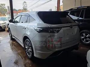 Toyota Harrier 2.0 2016 White