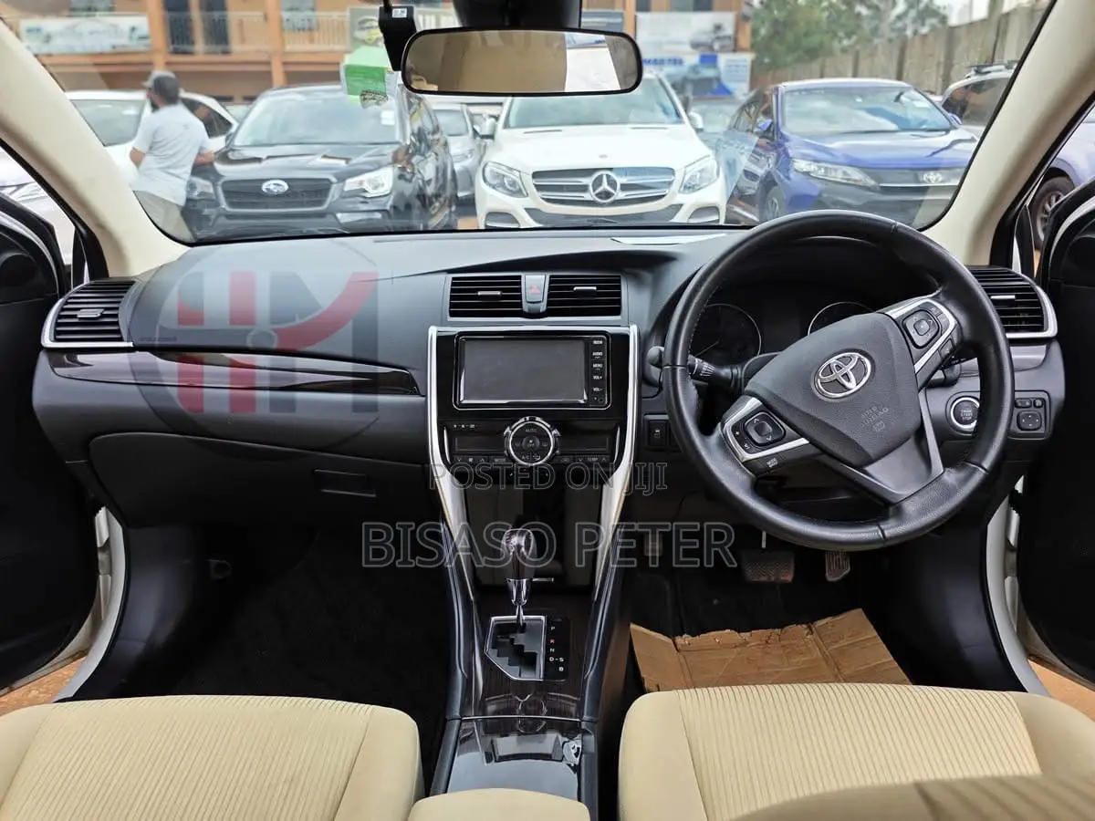 Toyota Premio 1.8 AWD 2019 White
