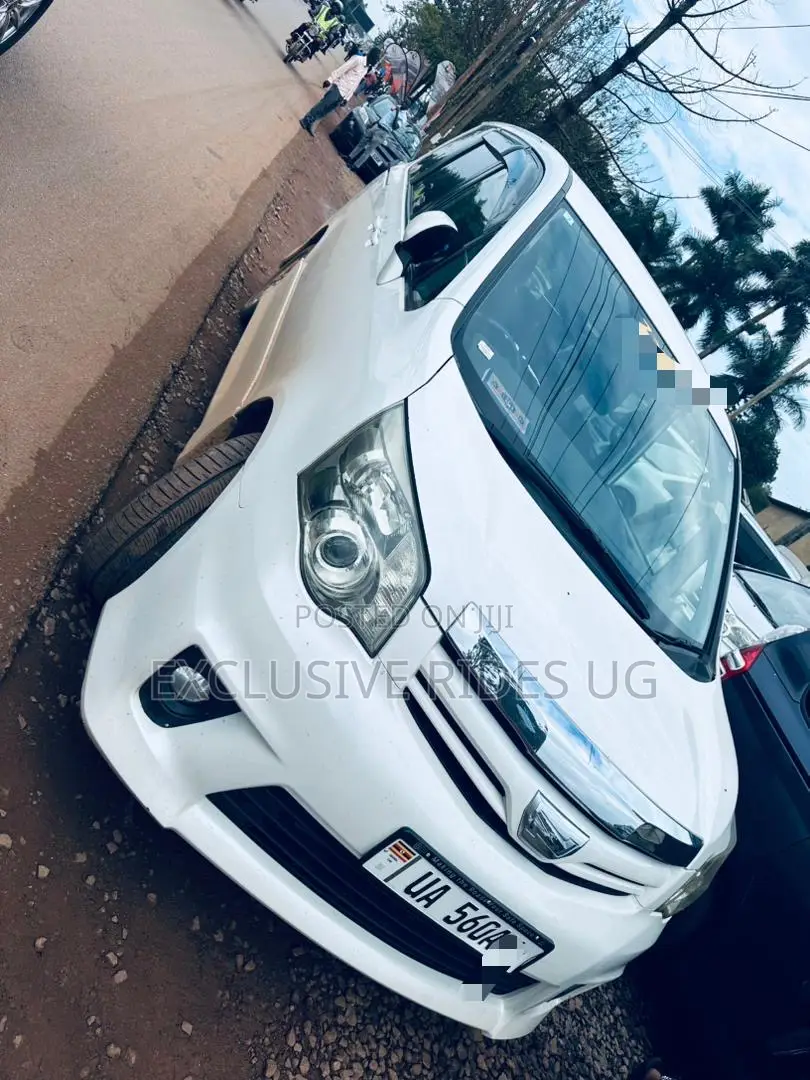 Toyota Noah 2010 White