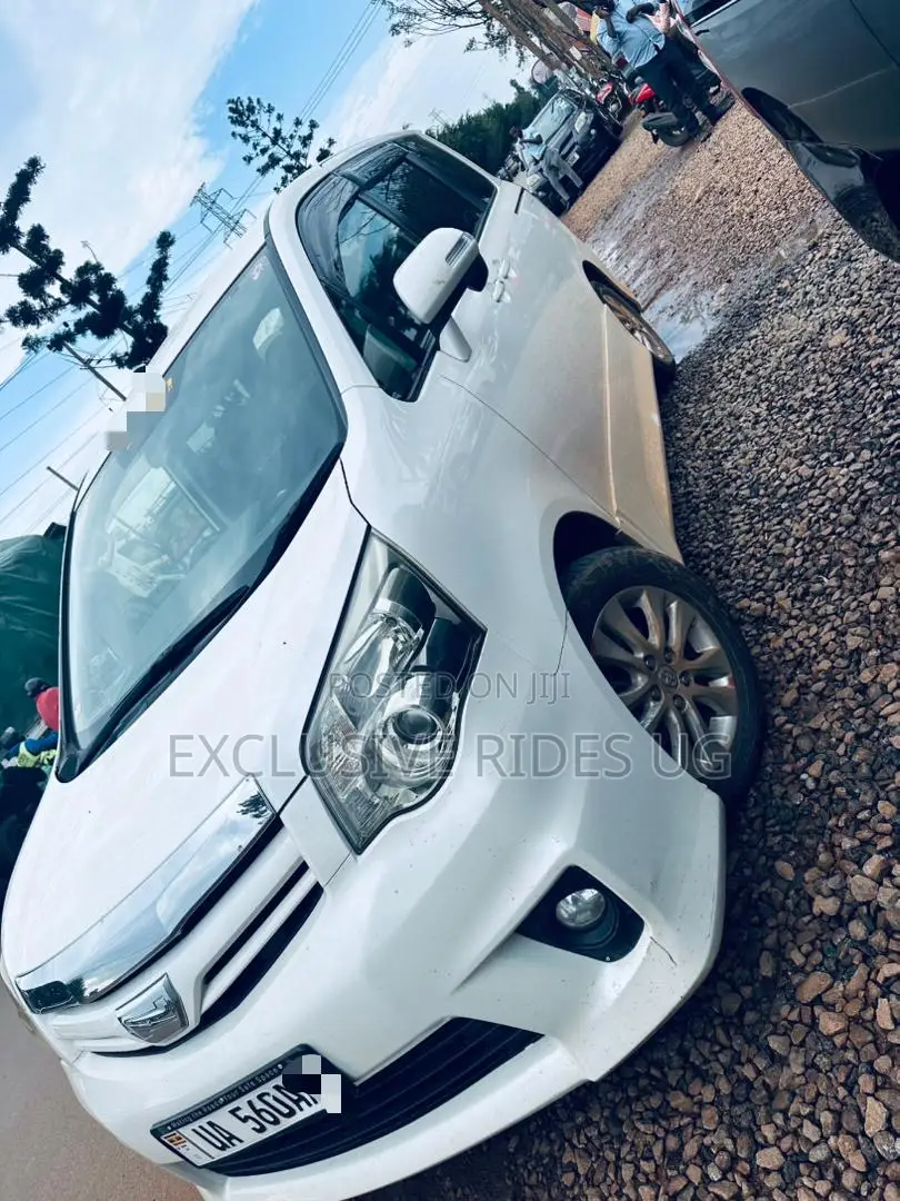 Toyota Noah 2010 White