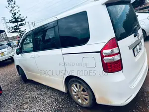 Toyota Noah 2010 White